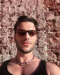 Người mẫu Slovenia đầu tiên ký hợp đồng với Calvin Klein và một người ủng  hộ LGBTQIA+ đầy đam mê, Anej Sosi č, là ngôi sao đang lên mà bạn cần để