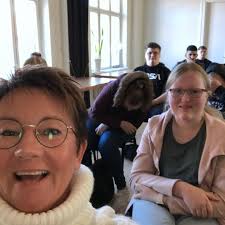 Emma Berg föreläste för oss, vi fick en fin stund med mycket igenkänning om  hur det är att vara människa, det är ok att ha känslor som är svåra att  förstå. Emma