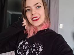 Im live if anyone wants to come say hi. Ill follow anyone back. Playing  dmz, and no im not good lol