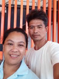 Akala ng babaeng direktor na ang nagligtas sa kanya ay isang taxi driver,  ngunit ang totoo ay ang pinakamalakas na lalaki pala iyon.