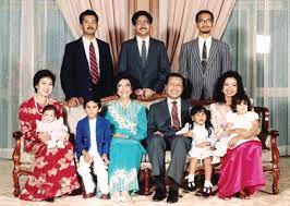 Mahathir bila berkata bahawa beliau adalah anak kepada iskandar kutty, padahal ic yang lama tidak letak nama di hadapan. Tun Dr Mahathir Mohamed Devology