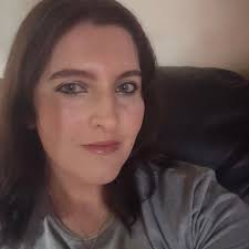 You are GORGEOUS 😍 and you definitely don't need makeup