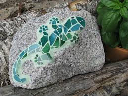 Mosaik Lavet Som En Dekoration Pa Sten Tina Dalboges Kreative Pafund Mosaik Mosaik Diy Und Fliesenmosaik