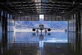 Explore the world in this plane that was an engineering masterstroke for its time, and earned its place in the history books. Jetzt Bestellen Fototapete Flugzeug Im Hanger Livingwalls Cologne De