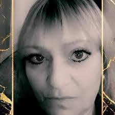 Linda Phair's Instagram, Twitter & Facebook