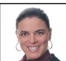 Lisa Crossley's Instagram, Twitter & Facebook