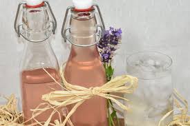 Lavendelsirup Veggie Tobi In 2020 Lavendelsirup Lavendel Limonade Weinflasche