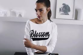Kim kardashian is putting her and kanye west's four kids first, as she determines a possible future without the musician by her side. 8 Perempuan Berdarah Arab Yang Dominasi Sorotan Hollywood Sekarang Lifestyle Fimela Com