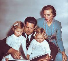 Majestăţile lor regele mihai i şi regina ana sărbătoriseră, pe 10 iunie, 68 de ani de căsătorie. Regele Mihai I O Istorie In Culori Rfi Mobile