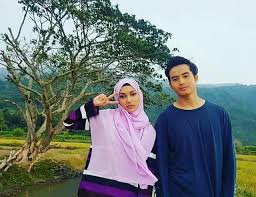 Sebelum berkahwin, mat perlu memahami dan menguasai rukun islam terlebih dahulu dengan bantuan datuk ayu yang tegas. J B Blogspot
