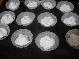 Prendete uno di quei comodi sacchetti per surgelati che senz'altro avete in casa,. Meringhe Nichel Free