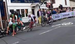 Pidcock's new safety measures, victor crampenaerts and more. Video Watch Tom Pidcock S Astonishing Saves At The Tour Series This Week Road Cc