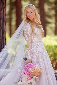 This Over The Top Wedding Had 4 Outfit Changes A Blue Horse Hayley Paige Wedding Dress Hailey Paige Wedding Dresses Dream Wedding Dresses