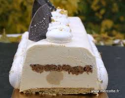 Dans La Serie Je Reflechis Aux Fetes De Fin D Annee Voila Une Deuxieme Proposition De Buche Noisette Praline Caramel Gateaux Et Desserts Fete De Fin D Annee La Cuisine