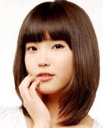 Sentuhan side bang juga bisa diaplikasikan untuk menutupi kekurangan pada pipi tembem dan wajah bulat. Model Rambut Smoothing Untuk Muka Bulat Katalog Model Rambut Gaya Rambut Pendek 2021