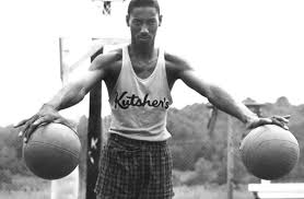 Kawhi leonard's hands are 9.75/11.25 inches, which is very large. The 15 Largest Hand Sizes In Nba History Howtheyplay