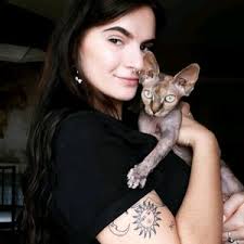 Beth Minton (@trying.my.beth)