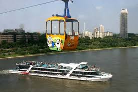 De kabelbaan is eenvoudig aan elke boom te monteren. Kabelbaan Over De Rijn In Keulen