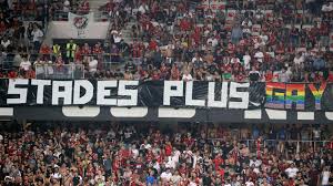 — actu foot (@actufoot_) august 30, 2019. Nice Om Interrompu A Cause De Chants Et Banderoles Homophobes Le Huffpost