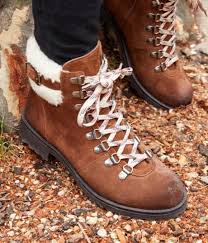 Pour beaucoup de femmes, les chaussures sont une grande histoire d'amour. Chaussures Femme Notre Selection D Escarpins Baskets Et Boots Tendance