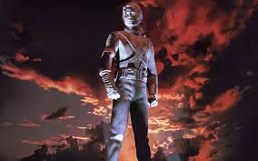 Si michael jackson avait déjà écrit des chansons qui égratignaient les gens qui le harcelaient (notamment la presse, par exemple dans leave me alone), history contient un son plus amer et coléreux, plus personnel donc, car cet album, principalement réalisé à new york en 1994, suit de peu l'affaire chandler et les accusations d'abus. Pourquoi History Est Le Plus Grand Disque De Michael Jackson Gonzai
