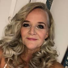 Can anyone recommend someone to repair/replace the gutters, I think they  are bowing in towards the wall. Thank you in advance 😊