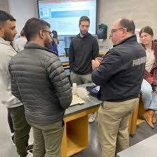 The Emergency Medicine Interest Group (EMIG) hosted an intubation workshop  in collaboration with the NYMC Center for Disaster Medicine