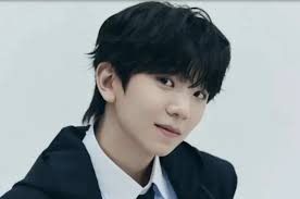 Kim Jeongmin 'PROJECT 7' & 'LOUD' yang Masih di Bawah Umur Kedapatan  Ngevape di Jalan, Agensi Minta Maaf