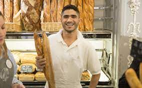 Toujours poussés par notre passion et notre respect de la tradition, c'est à force d'expériences que notre baguette de tradition a vu le jour : La Meilleure Baguette De Paris 2020 Se Trouve Dans Le Ville De Paris