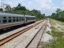 Landasan kereta api yang pertama di malaysia. Lelaki Curi Besi Landasan Kereta Api Ditahan