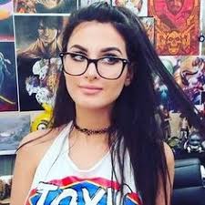 Lia was born in liverpool, england in 1992, but at the age of 6, she and her family moved to the united states and ever since then she has resided in phoenix, arizona. 37 Pack Leader Ideas Sssniperwolf Hottest Female Celebrities Sniper Wolf