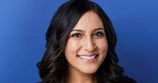 Holly Custer's Instagram, Twitter & Facebook