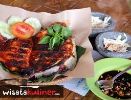 Bupati bangkalan r abdul latif amin imron mengeluarkan kebijakan untuk menutup total 11 dinas perikanan (diskan) kabupaten bangkalan akan menggandeng dinas kesehatan (dinkes). Ikan Bakar Warung Matus Madura Delicious Culinary