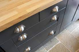 Kitchen design in scandinavian style. Choosing Fitting Kitchen Handles Kezzabeth Diy Renovation Blog
