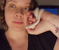 Is a 24/7 deep heat projector safe with UVB lamp?