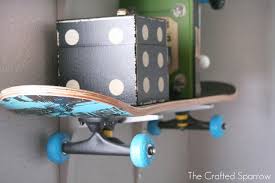 I visted my old sharehouse last week and one of the new housemates has these super awesome shelves made/upcycled/recycled from old skateboar. Diy Skateboard Shelves