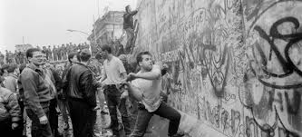 El muro de berlín fue un muro de seguridad que formó parte de la frontera interalemana desde el 13 de agosto de 1961 hasta el 9 de noviembre de 1989. 1961 1989 Cronologia Del Muro De Berlin Aristegui Noticias