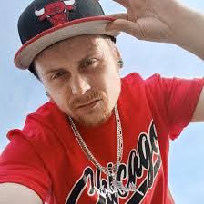 Wayne Savage's Instagram, Twitter & Facebook