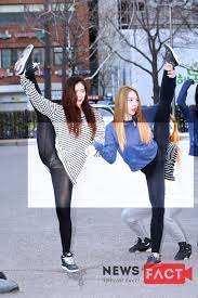 아니었다.라고 말했듯이9 현 멤버가 데뷔한 2016년에는 원년 멤버 2명이 잔류하고 있었고, 1·2기 구분은 없었다.10 그러나 2017년 원년 멤버가 모두 탈퇴하고 발표한 rollin' 앨범 기사에서 '이번 미니앨범은 브레이브걸스 2기의 시작을 알리는 앨범이다.'라고. ë¸Œë ˆì´ë¸Œë¹¤ìŠ¤ ê±¸ê·¸ë£¹ ì—°ì˜ˆì¸