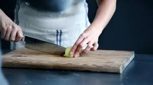 Sous les ordres du chef de cuisine, du second ou du chef de partie. Commis De Cuisine Fiche Metier My Mooc