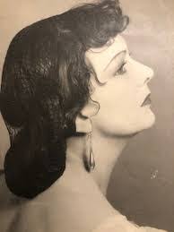 Rosalind Holland's Instagram, Twitter & Facebook