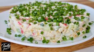 салаты из крабовых палочек рецепты с фото простые и вкусные Bystryj I Samyj Vkusnyj Salat S Krabovymi Palochkami Nezhnost Eda Kulinariya Idei Dlya Blyud
