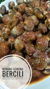 Pertama yang kamu lakukan adalah menggoreng kentang. Resepi Kerang Goreng Bercili Mama Maszull