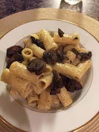 We traveled to rome to seek out the best recipe for cacio e pepe and have now brought it back to share with the masses. Rigatoni Cacio E Pepe Homemade Food