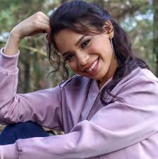 Nuestra catracha Angie Flores ganó la categoría: Artista Revelación en los  Premios VIVA LA MUSICA 2022. Muchas felicidades 🇭🇳👏