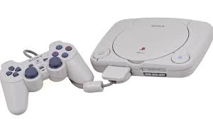 Pureisutēshon, abbreviated as ps) is a gaming brand that consists of four home video game consoles, as well as a media center, an online service. Playstation One Completa 25 Anos De Lancamento Veja Fatos Marcantes Video Game Techtudo