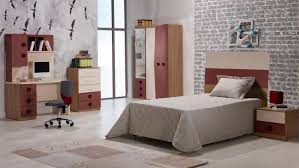 Ceviz, sarı ve gri renkli dış yüzey kaplaması, özel tasarım yelken formunda kapakları ve çakıl taş kulplarından gelen farklılığıyla göz dolduruyor. Mondi Genc Odasi Takimlari Ve Firsat Fiyatlari 2020