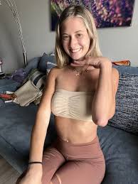 Slimthickbri - Free pics, galleries & more at Babepedia