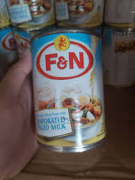 Susu evaporasi adalah susu sapi yang 60% kadar airnya dihilangkan dari susu segar. Jual Susu Evaporasi Fn Susu Evaporasai F N 1 Karton Isi 48x380gr Terbaru Juni 2021 Blibli