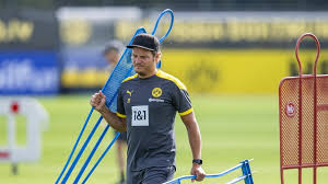 Dortmund'la sözleşmesi sürdüğü için bir süre beklemek zorunda kaldık. Dortmund Trainer Edin Terzic Der Hansi Flick Des Bvb Sport Sz De